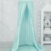 Ein neuer Himmel zum Kuscheln, Verstecken und Spielen? Entdecke unsere traumhafte Auswahl an Hängehimmel mit dazu passenden Spielmatten 😍

2er-Set: Traumhafter Hängehimmel & Spielmatte - Farbe: minze

Ein effektvoller Hängehimmel für das Kinderzimmer. Unser Hängehimmel kann als wunderschöne Dekoration, oder auch als ein gemütliches Spielplätzchen dienen.

Über dem Kinderbett aufgehängt dämmt der Betthimmel Geräusche und schützt vor zu viel Licht - für einen gemütlichen Spiel- und Ruheplatz.

Der Himmel kann auch separat leicht an der Decke angebracht werden. Die Länge von 260 cm erlaubt die Enden am Boden zu drapieren. Somit entsteht ein zauberhafter Spielplatz oder ein Versteck für ältere Kinder.

Der Himmelstoff besteht aus Öko-Tex-100-zertifizierten Materialien - hier 100% Baumwolle.

An den Seiten sind praktische Bändchen angenäht. Sie erlauben den Stoff je nach Idee oder Bedarf zusammen zu binden. 

Der obere Ring kann abgenommen werden. Der Himmelstoff ist waschbar bei 30 Grad.

Die Bodenmatte schützt vor Kälte und ist angenehm weich. Die Einlage kann aus der Spielmatte herausgenommen werden und der Bezug gewaschen werden.

Der Spielmattenbezug ist ebenso aus Öko-Tex-100-zertifizierten Materialien hergestellt - hier 100% Baumwolle.

In wunderschönen Farben und Formen bei LinoMino im Shop erhältlich!

➡ https://www.linomino.com/2er-set-haengehimmel-spielmatte-minze.html

#linomino #linominocom #bettenhimmel #hängehimmel #spielhimmel #spielmatte #welovebabys #zauberhaftesfürbabys #babyshop #onlineshop #minze