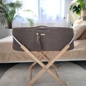 Hallo Ihr Lieben 🥰

Heute möchten wir euch unsere handgemachten Moseskörbe für Babys vorstellen!

Diese werden mit passendem Gestell geliefert und sind in vielen wunderschönen Farben verfügbar.

Die Moseskörbe werden von Hand hochwertig gefertigt und bestehen aus natürlicher Baumwollschnur im Boho-Stil. 

Die Baumwollwände ermöglichen eine ausreichende Luftzirkulation. Die Matratze besteht aus dickem, gepresstem und zertifiziertem Vlies mit entsprechender Weichheit sowie abnehmbarem Bezug.

Alles in allem ein wirklich wunderschöner Platz zum Kuscheln für eure kleinen Schätze!

Besucht uns doch im Shop und lernt unsere ausgesuchten Babyartikel kennen!

www.linomino.com

Wir freuen uns auf euch!

#linomino #moseskörbe #moseskörbchen #baby #babysschlafen #kuschelplatz #liegen #moseskorbgestell #traumhaftesfürbabys #linomino_com