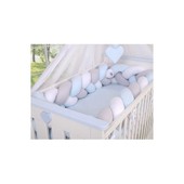 🎉 NEU IN UNSERER KOLLEKTION 🎉

💤 Unsere Bettschlange XXL aus der "Magic Loop" Kollektion ist endlich da! In der Farbe Weiß-Grau-Hellblau ist sie nicht nur ein echter Hingucker in jedem Baby- oder Kinderbett, sondern bietet auch maximalen Schutz vor Zusammenstößen mit den Bettstäben.

👶🏼🧸 Gefertigt aus 100% Baumwolle mit Silikongewebefüllung, ist die Bettschlange super weich und bietet den Kleinen ein Gefühl von Geborgenheit und Sicherheit. Durch die besondere Flechtform kann die Luft bestens zirkulieren.

👍🏼 Die hochwertige Verarbeitung und die mitgelieferten Baumwollschleifchen machen die Bettschlange nicht nur praktisch, sondern auch vielseitig einsetzbar. Sie kann auch in größeren Betten fixiert werden.

💖 Also, worauf wartest du noch? Mach dein Babybett mit unserer Bettschlange XXL aus der "Magic Loop" Kollektion noch sicherer und gemütlicher! 😍👶🏼💤

Wir sehen uns bei LinoMino im Shop!

#bettschlange #bettschlangexxl #xxlbettschlange #magicloop #kinderzimmer #babyzimmer #babybett #kinderbett #geflochten #linomino #linominocom #zauberhaftesfürbabys #Schlafsicherheit #Geborgenheit #Weichheit #Praktisch #Baumwolle #Kindersicherheit #Babyaccessoires #Schlafen #Schlafzimmer #Baby #Kinder
