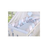 🎉 NEU IN UNSERER KOLLEKTION 🎉

💤 Unsere Bettschlange XXL aus der "Magic Loop" Kollektion ist endlich da! In der Farbe Weiß-Grau-Hellblau ist sie nicht nur ein echter Hingucker in jedem Baby- oder Kinderbett, sondern bietet auch maximalen Schutz vor Zusammenstößen mit den Bettstäben.

👶🏼🧸 Gefertigt aus 100% Baumwolle mit Silikongewebefüllung, ist die Bettschlange super weich und bietet den Kleinen ein Gefühl von Geborgenheit und Sicherheit. Durch die besondere Flechtform kann die Luft bestens zirkulieren.

👍🏼 Die hochwertige Verarbeitung und die mitgelieferten Baumwollschleifchen machen die Bettschlange nicht nur praktisch, sondern auch vielseitig einsetzbar. Sie kann auch in größeren Betten fixiert werden.

💖 Also, worauf wartest du noch? Mach dein Babybett mit unserer Bettschlange XXL aus der "Magic Loop" Kollektion noch sicherer und gemütlicher! 😍👶🏼💤

Wir sehen uns bei LinoMino im Shop!

#bettschlange #bettschlangexxl #xxlbettschlange #magicloop #kinderzimmer #babyzimmer #babybett #kinderbett #geflochten #linomino #linominocom #zauberhaftesfürbabys #Schlafsicherheit #Geborgenheit #Weichheit #Praktisch #Baumwolle #Kindersicherheit #Babyaccessoires #Schlafen #Schlafzimmer #Baby #Kinder