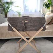 Hallo Ihr Lieben 🥰

Heute möchten wir euch unsere handgemachten Moseskörbe für Babys vorstellen!

Diese werden mit passendem Gestell geliefert und sind in vielen wunderschönen Farben verfügbar.

Die Moseskörbe werden von Hand hochwertig gefertigt und bestehen aus natürlicher Baumwollschnur im Boho-Stil. 

Die Baumwollwände ermöglichen eine ausreichende Luftzirkulation. Die Matratze besteht aus dickem, gepresstem und zertifiziertem Vlies mit entsprechender Weichheit sowie abnehmbarem Bezug.

Alles in allem ein wirklich wunderschöner Platz zum Kuscheln für eure kleinen Schätze!

Besucht uns doch im Shop und lernt unsere ausgesuchten Babyartikel kennen!

www.linomino.com

Wir freuen uns auf euch!

#linomino #moseskörbe #moseskörbchen #baby #babysschlafen #kuschelplatz #liegen #moseskorbgestell #traumhaftesfürbabys #linomino_com